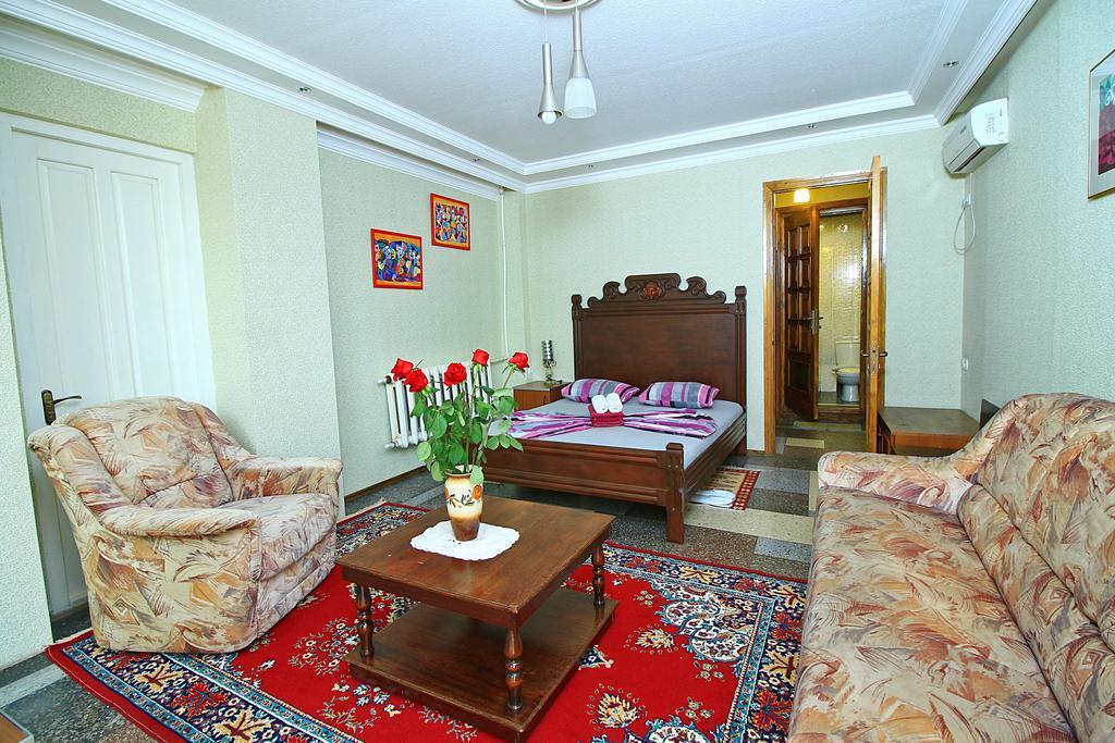 Babilina Hotel Tbilisi Buitenkant foto