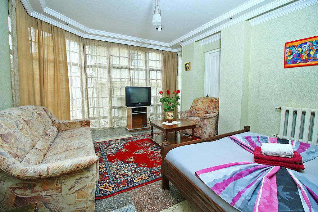 Babilina Hotel Tbilisi Buitenkant foto