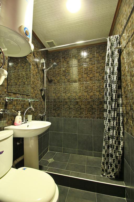 Babilina Hotel Tbilisi Buitenkant foto